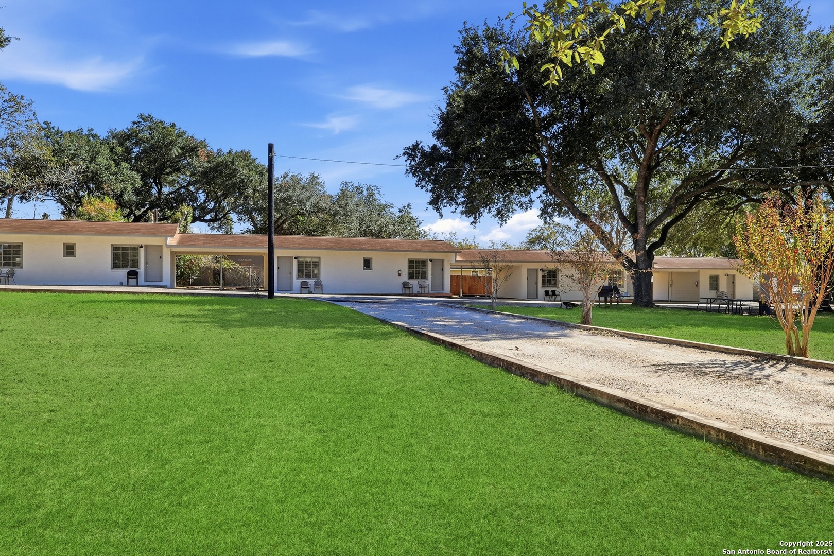 1016 N Avenue E Shiner TX 77984