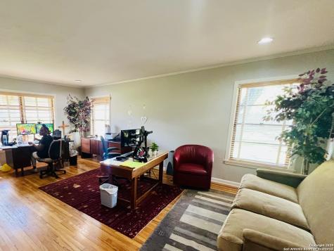 3004 Nacogdoches San Antonio TX 78217