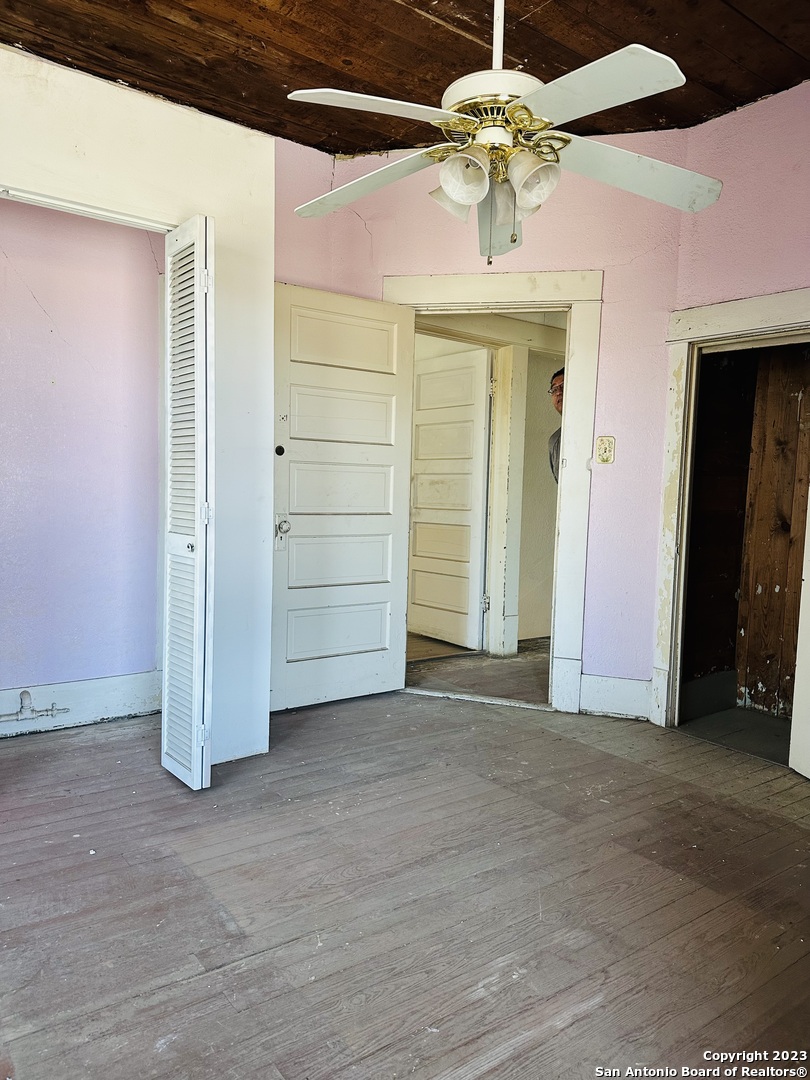 4104 S Presa Street San Antonio TX 78223