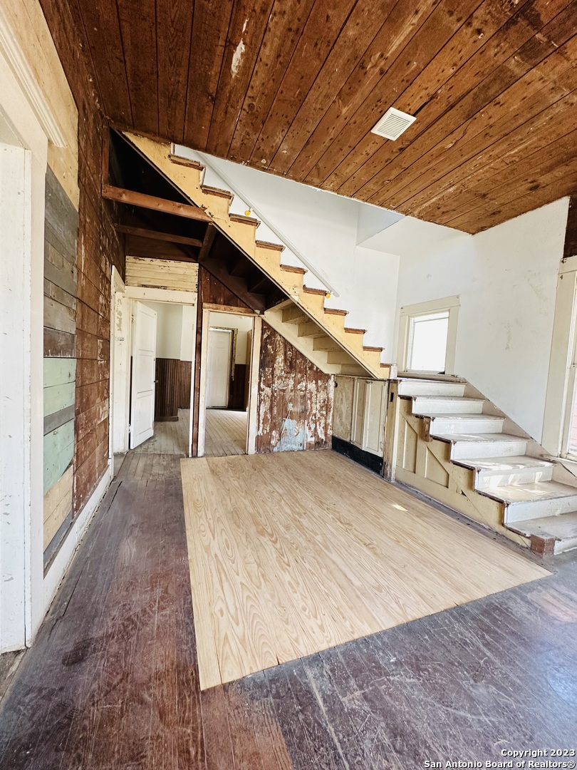 4104 S Presa Street San Antonio TX 78223