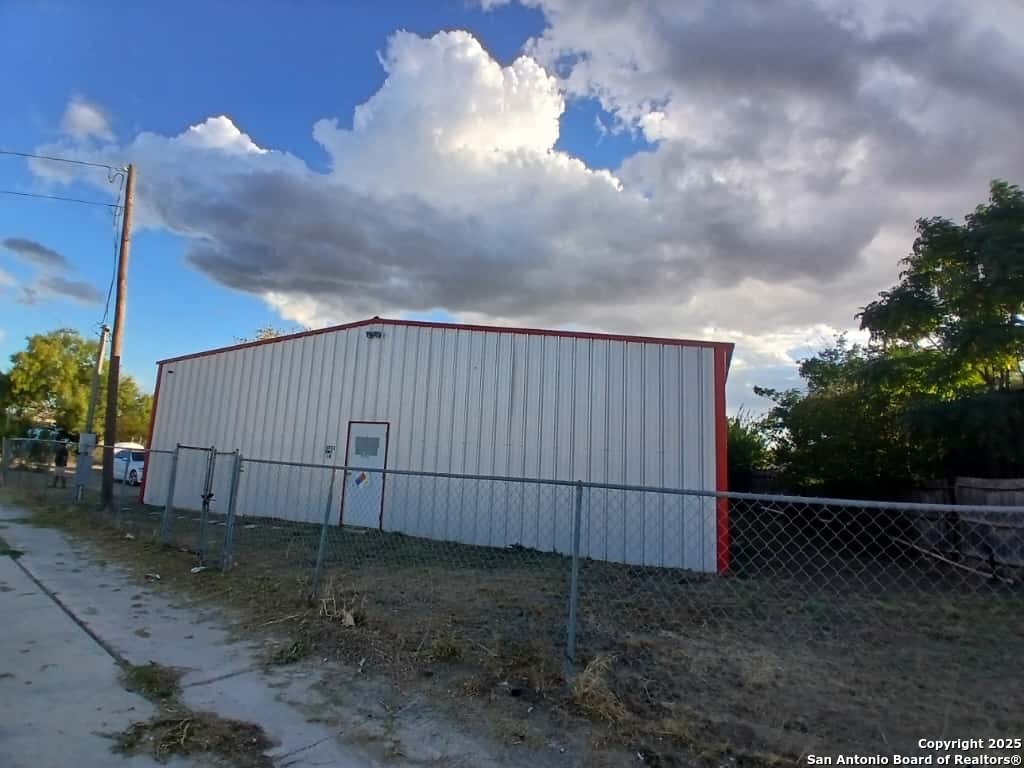 8753 State Highway 16 Poteet TX 78065