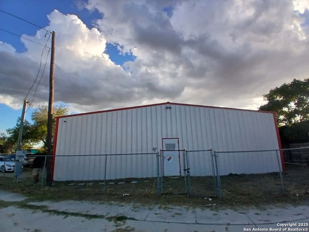 8753 State Highway 16 Poteet TX 78065