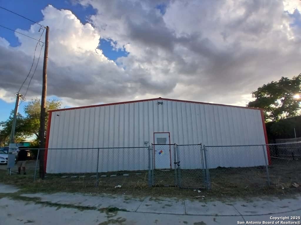 8753 State Highway 16 Poteet TX 78065