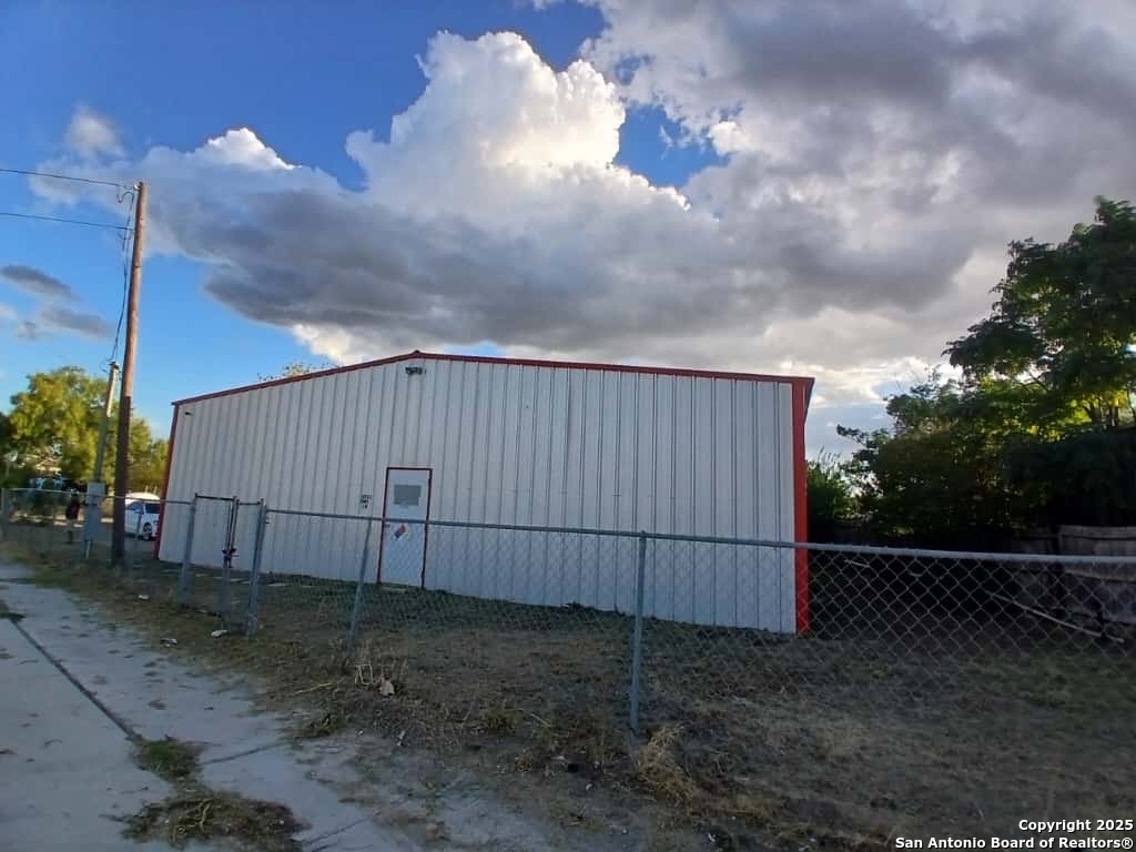 8753 State Highway 16 Poteet TX 78065