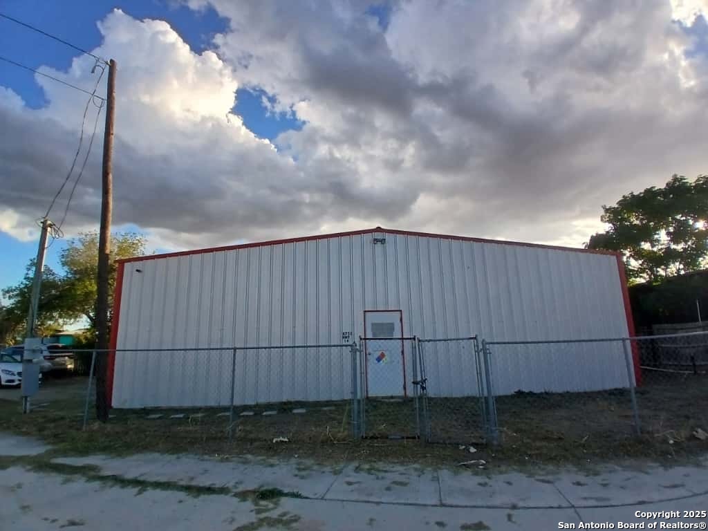 8753 State Highway 16 Poteet TX 78065