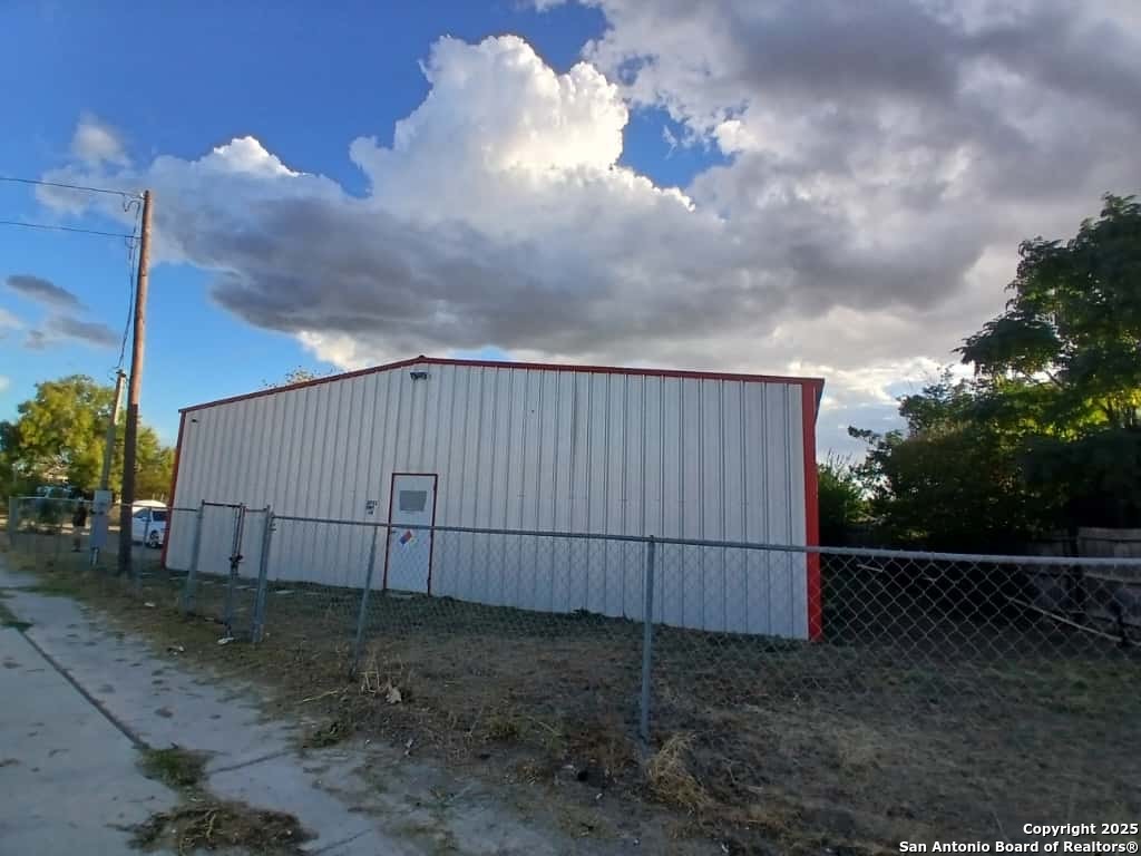 8753 State Highway 16 Poteet TX 78065