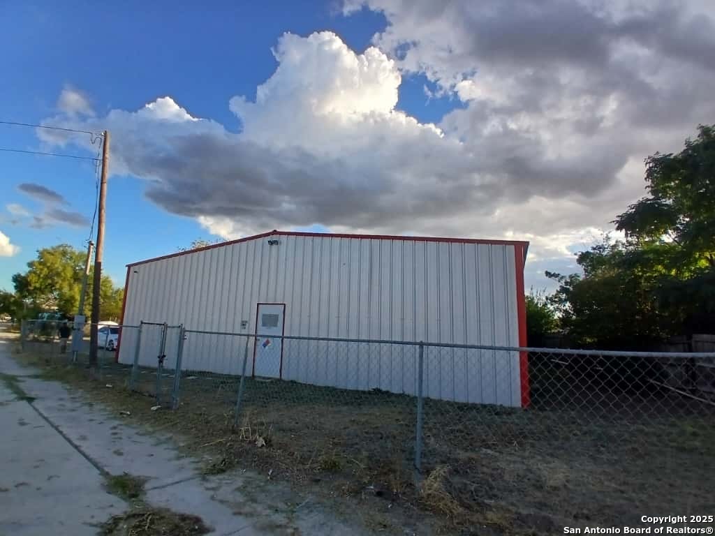 8753 State Highway 16 Poteet TX 78065