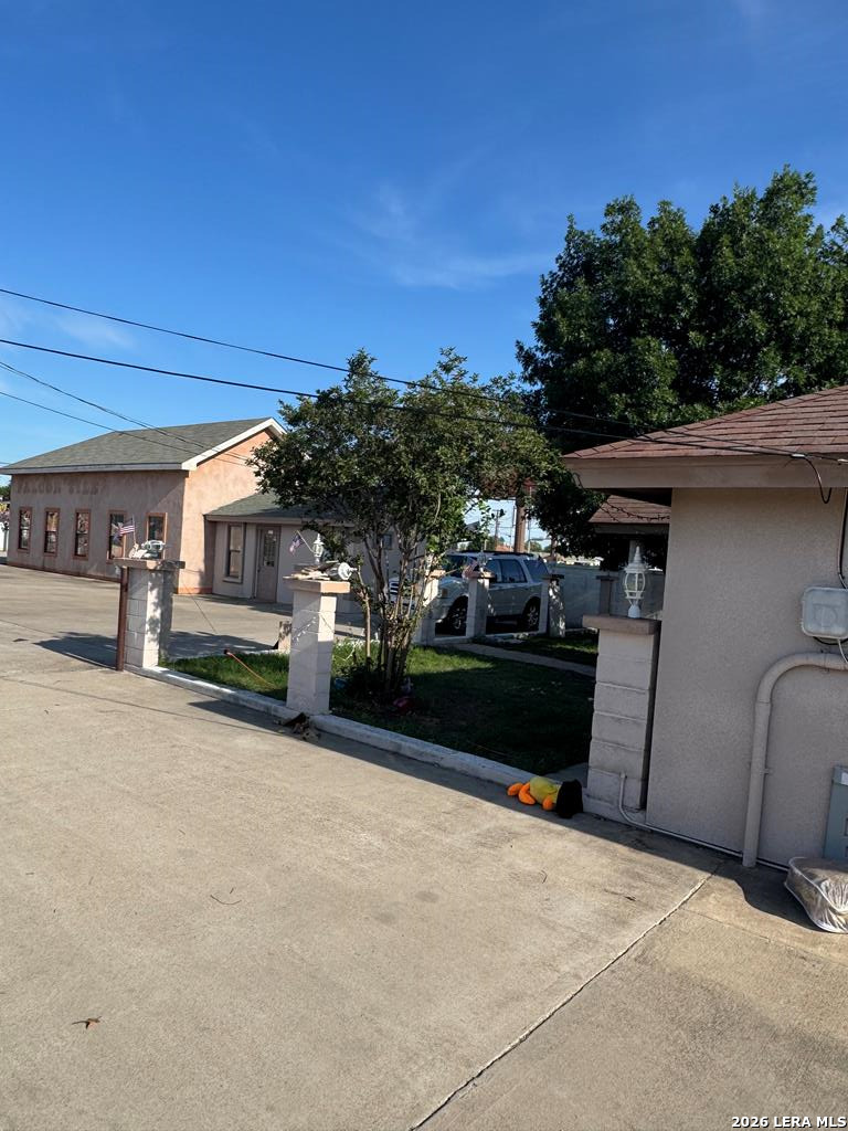 1577 S Veterans Eagle Pass TX 78885