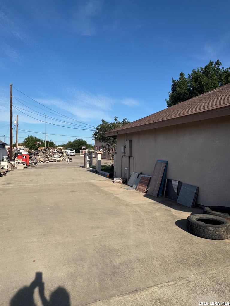 1577 S Veterans Eagle Pass TX 78885