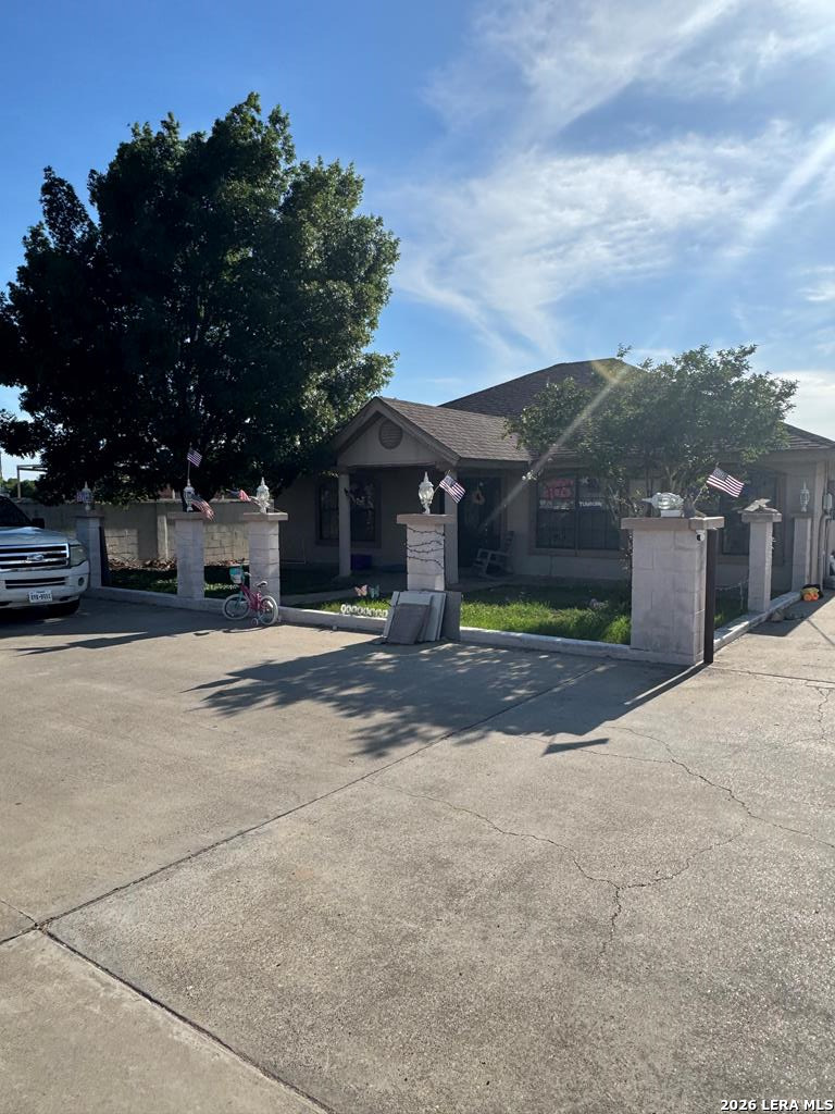 1577 S Veterans Eagle Pass TX 78885