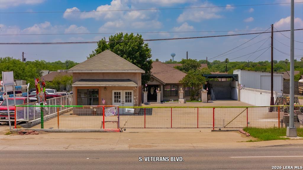 1577 S Veterans Eagle Pass TX 78885