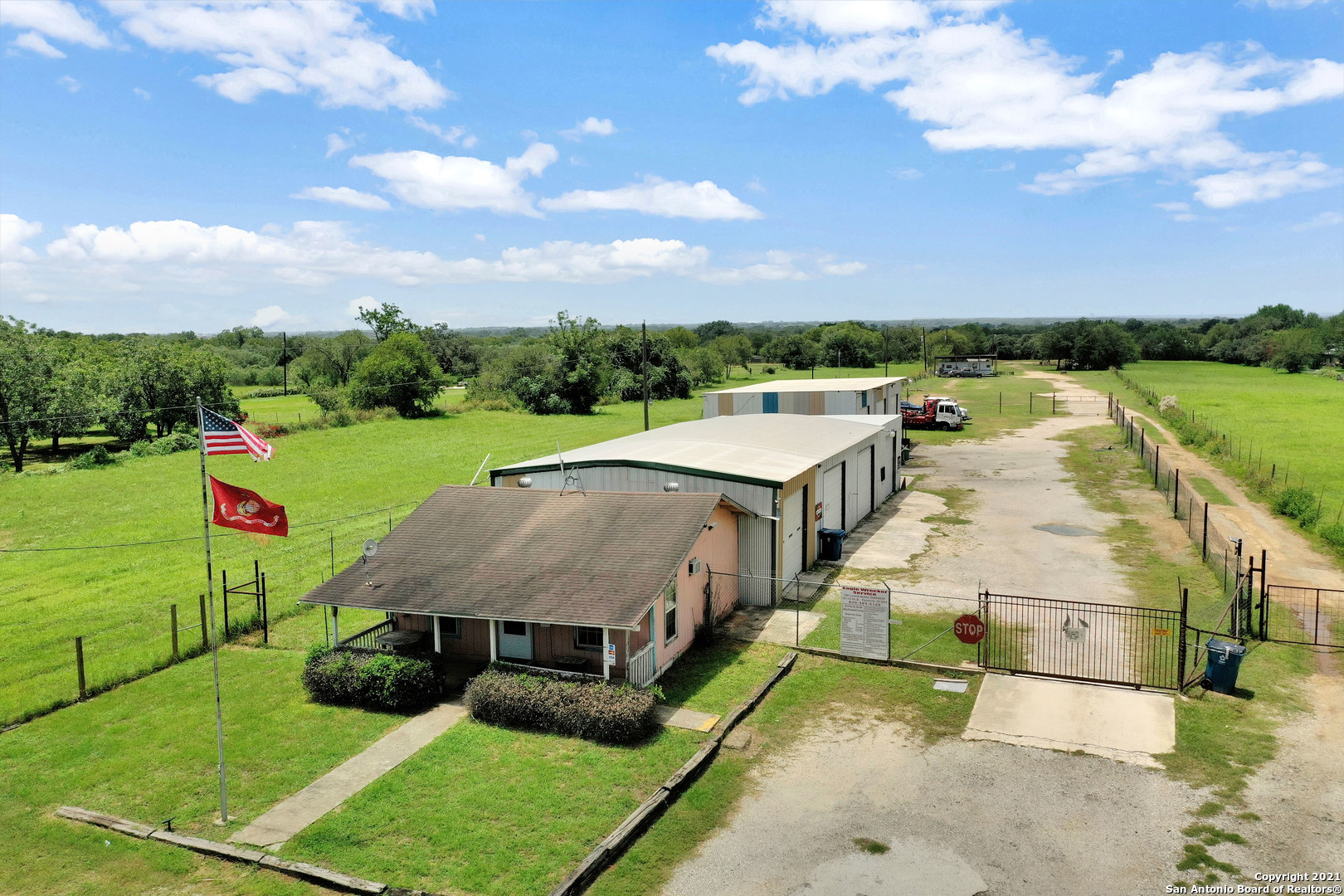 721 4th Street Floresville TX 78114