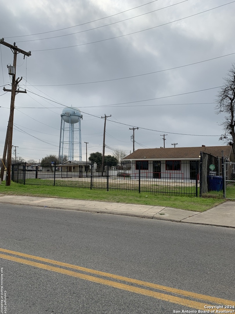 1707 S General Mcmullen Drive San Antonio TX 78237