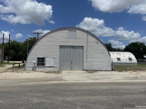 1905 Avenue R Hondo TX 78861