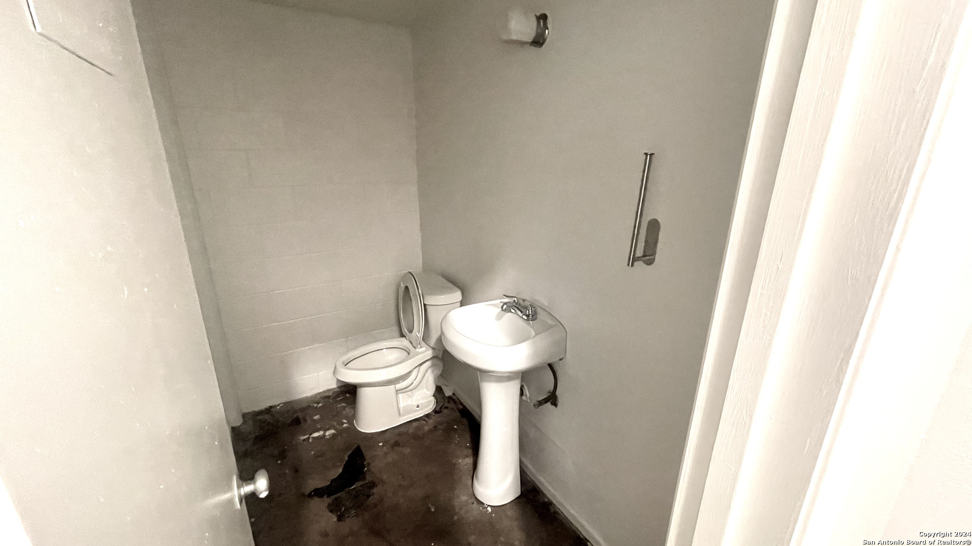 7031 Ray Bon San Antonio TX 78218