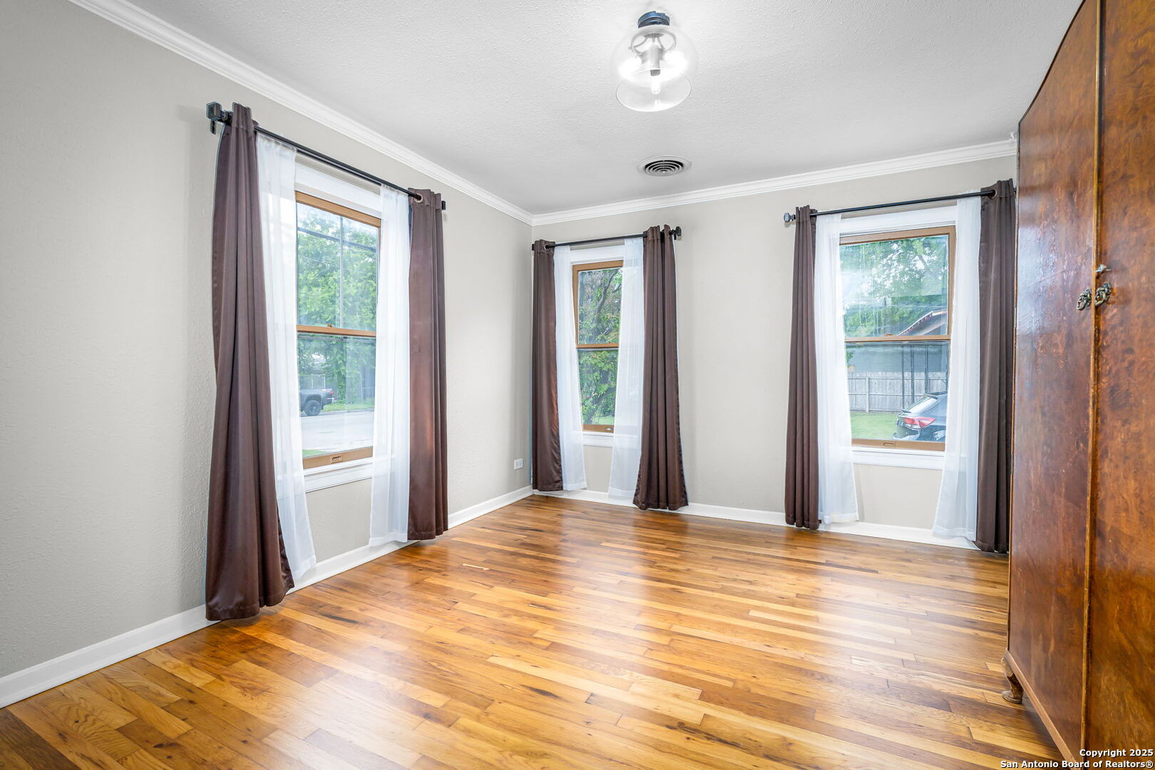 150 W Faust New Braunfels TX 78130