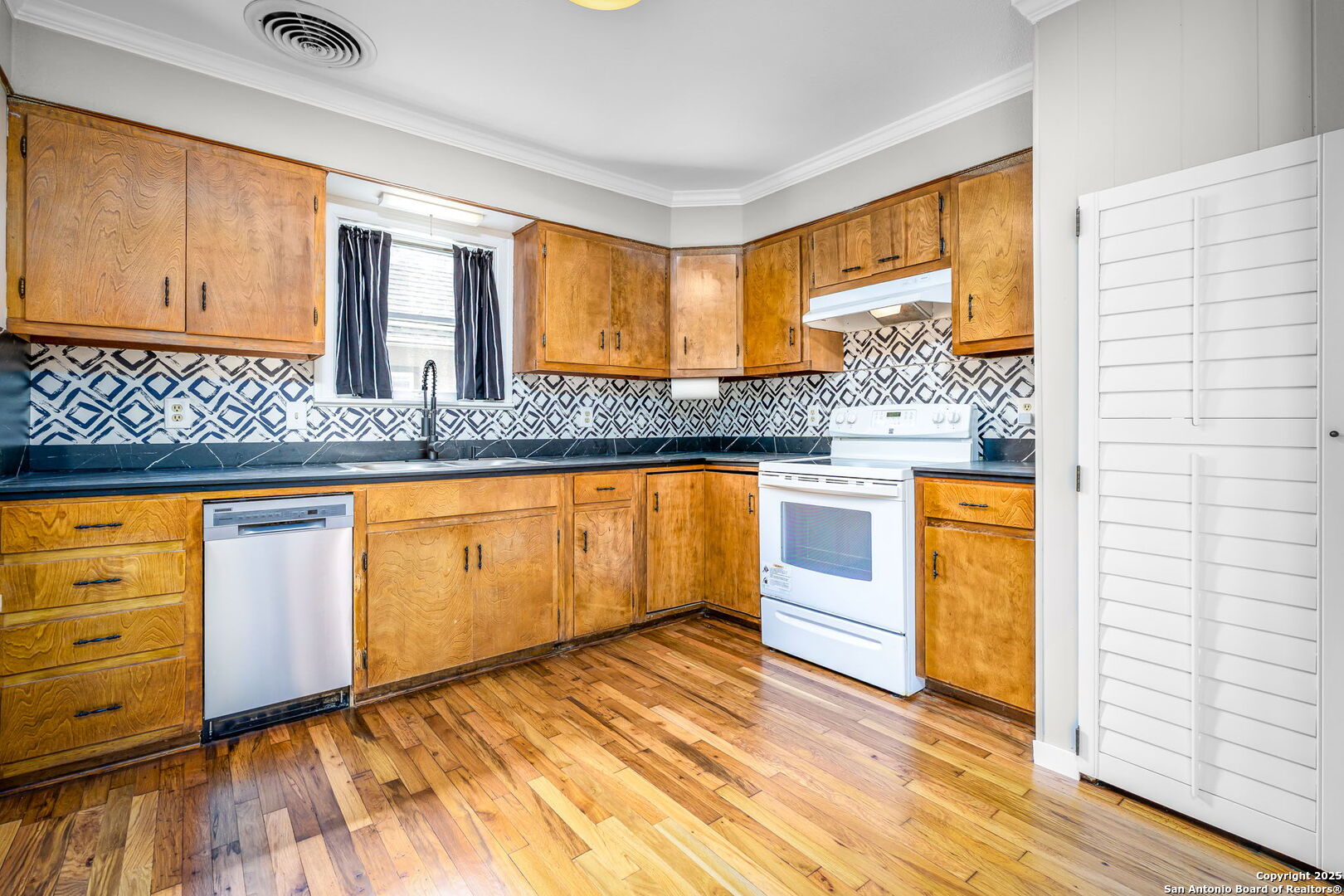 150 W Faust New Braunfels TX 78130