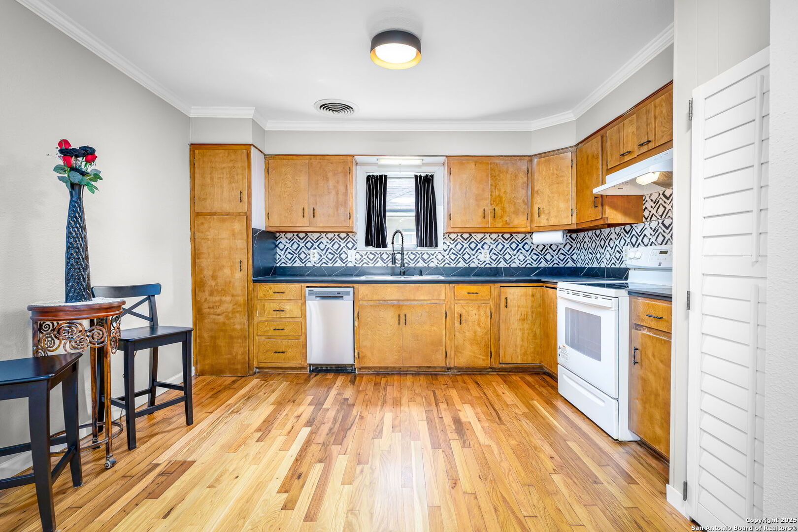 150 W Faust New Braunfels TX 78130