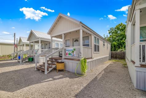 702 N 8th Street Port O'connor TX 77982