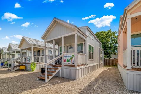 702 N 8th Street Port O'connor TX 77982