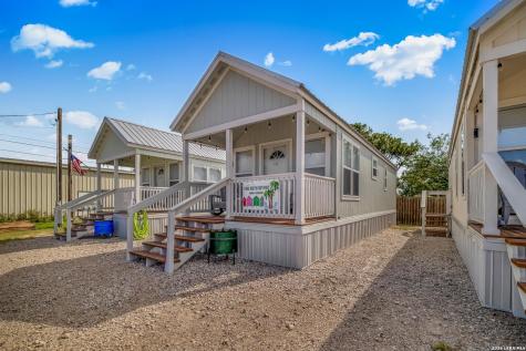 702 N 8th Street Port O'connor TX 77982