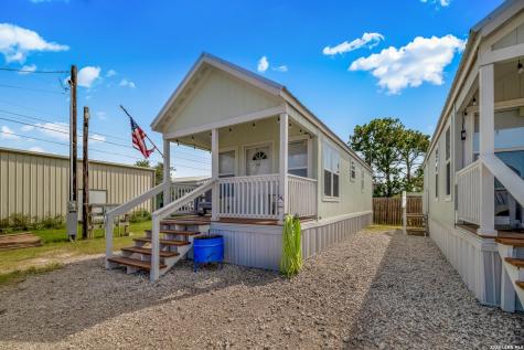 702 N 8th Street Port O'connor TX 77982