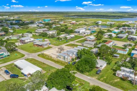 702 N 8th Street Port O'connor TX 77982