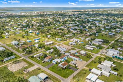 702 N 8th Street Port O'connor TX 77982