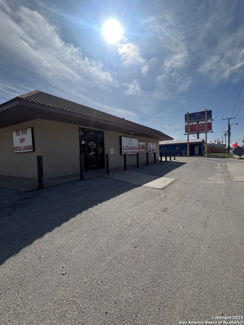 615 N 1st Street Carrizo Springs TX 78834