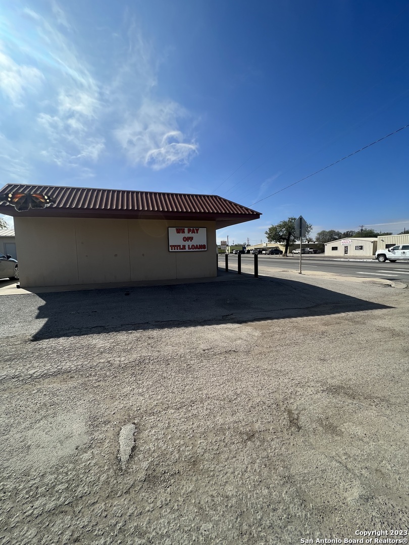 615 N 1st Street Carrizo Springs TX 78834