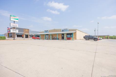 532 10th Street Floresville TX 78114