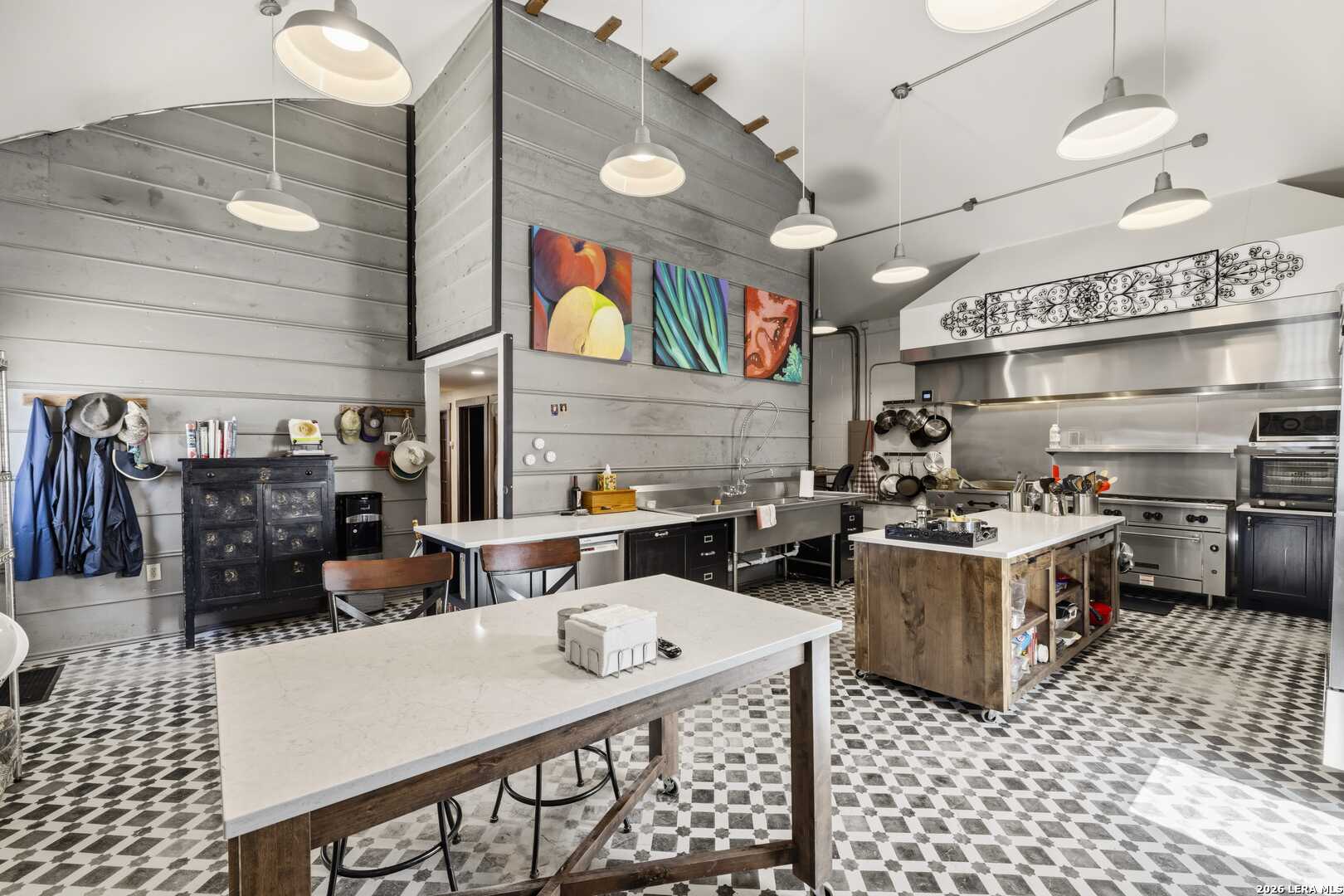 101 Skyline Center Point TX 78010