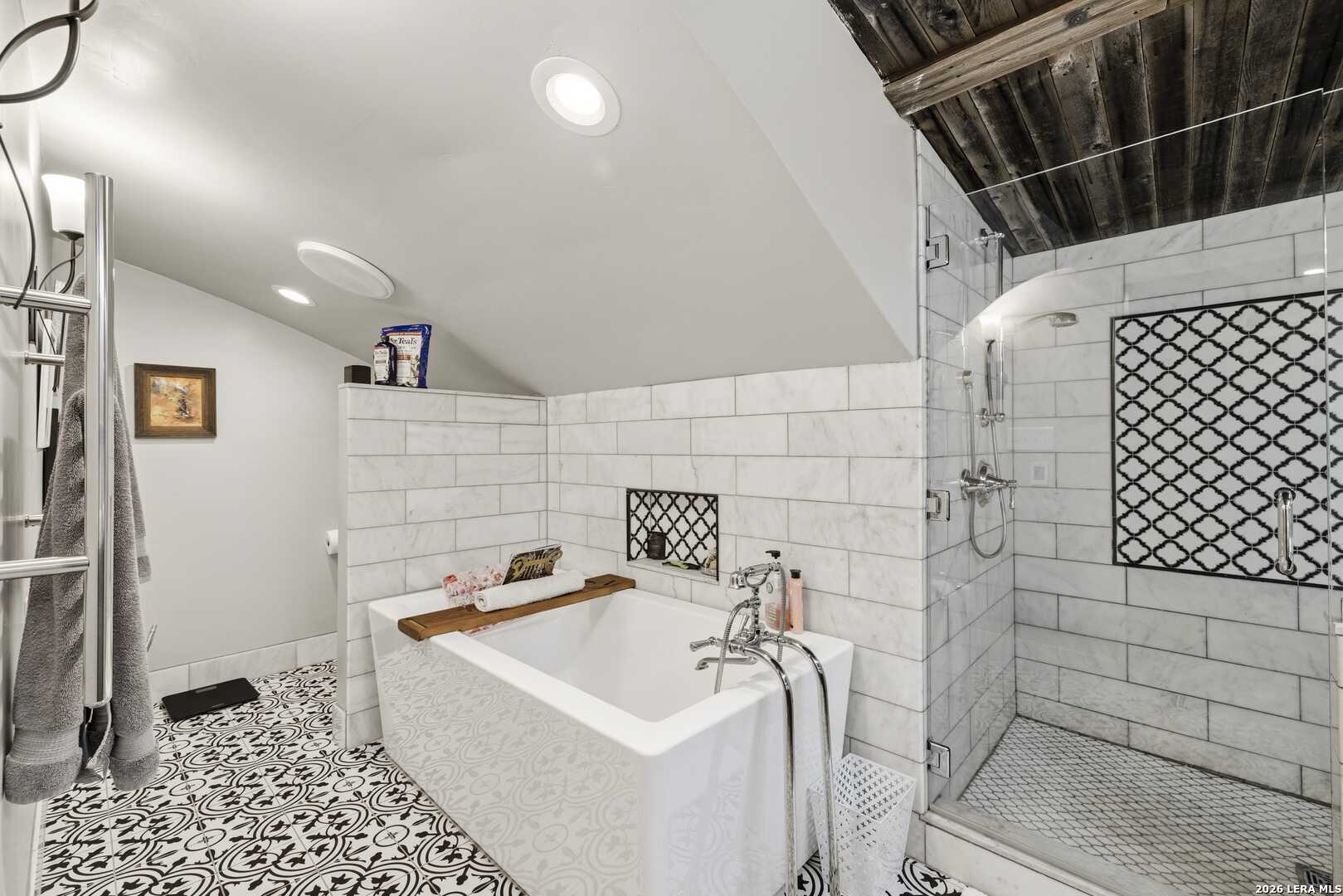 101 Skyline Center Point TX 78010