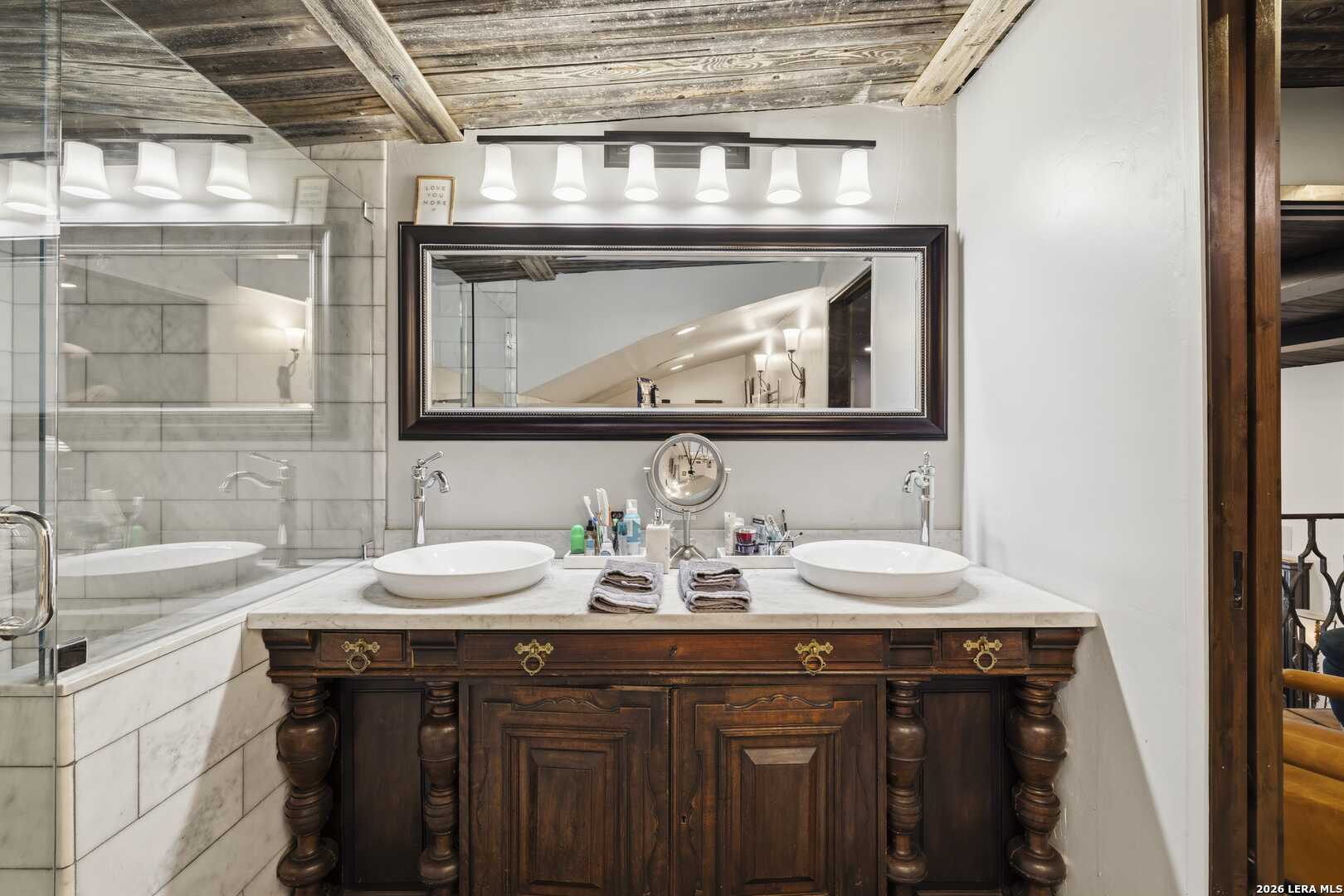 101 Skyline Center Point TX 78010