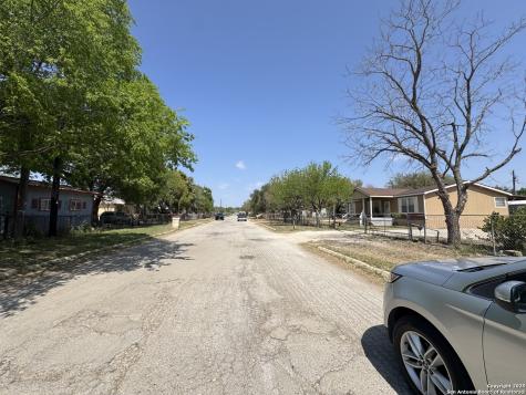 1753 S Ash Street Pearsall TX 78061