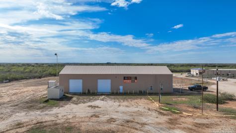 193 Welco Lane Jourdanton TX 78026