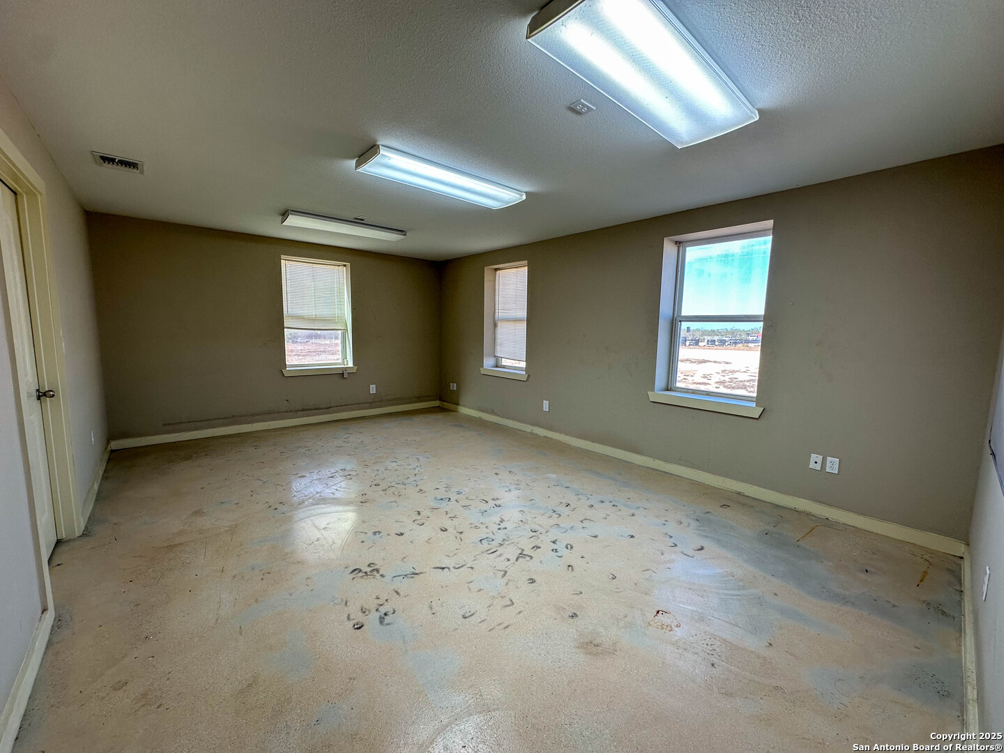 193 Welco Lane Jourdanton TX 78026