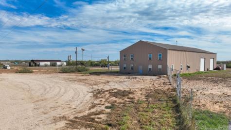 193 Welco Lane Jourdanton TX 78026