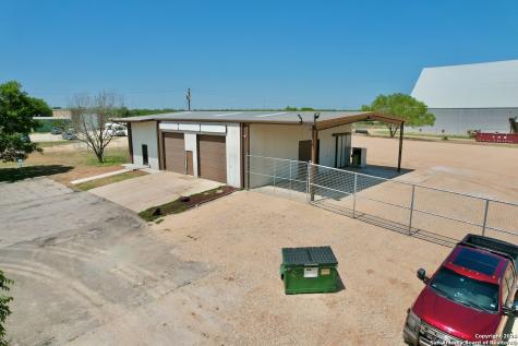 1501 Lillian Jourdanton TX 78026