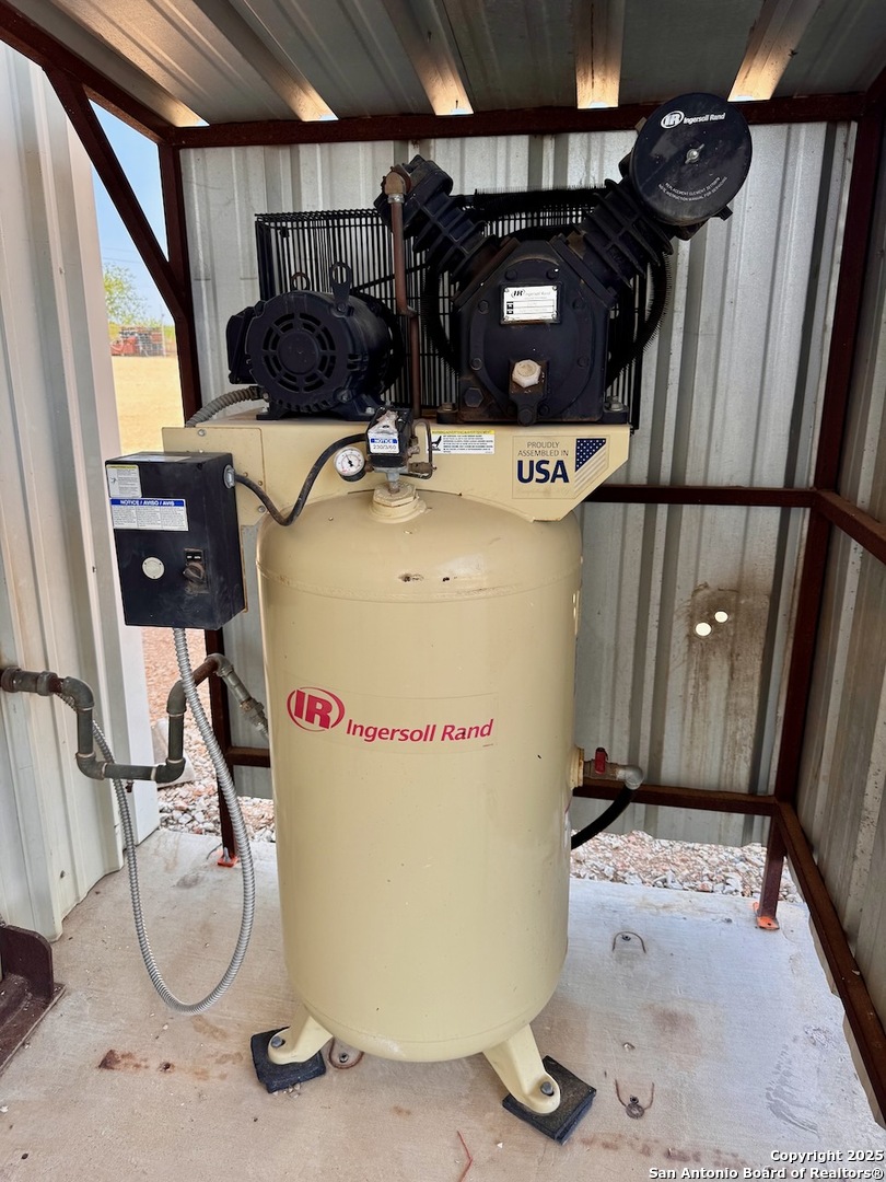 1501 Lillian Jourdanton TX 78026