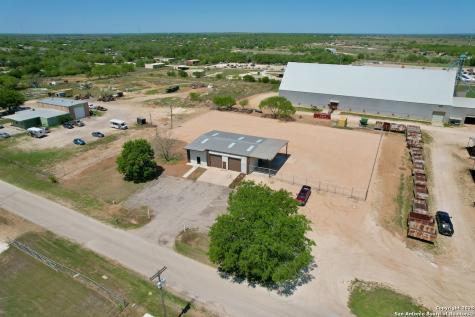 1501 Lillian Jourdanton TX 78026