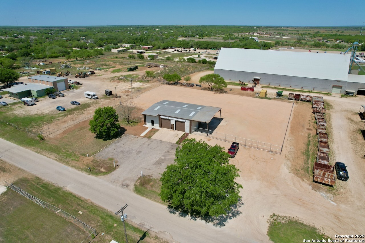 1501 Lillian Jourdanton TX 78026