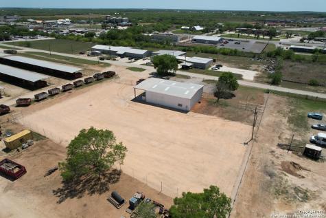 1501 Lillian Jourdanton TX 78026