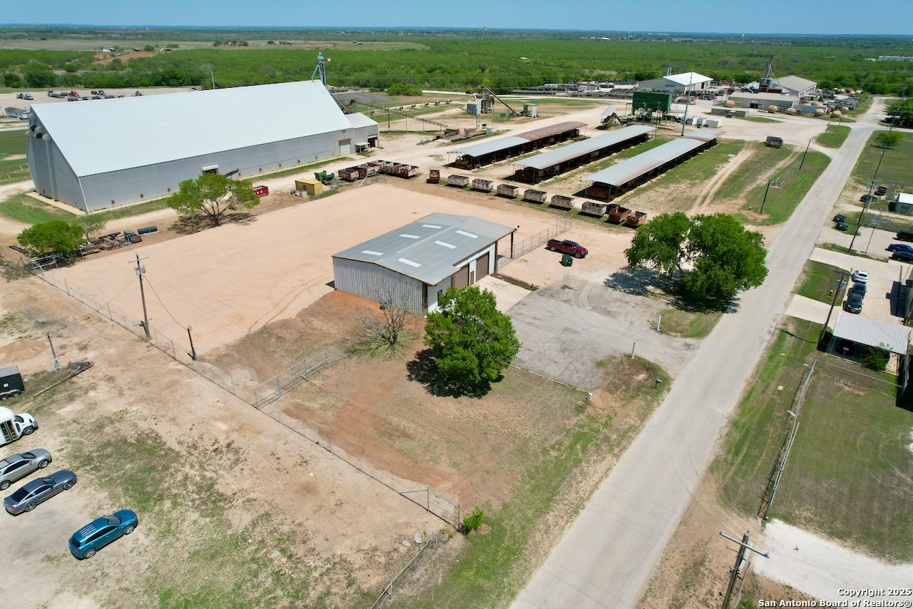 1501 Lillian Jourdanton TX 78026