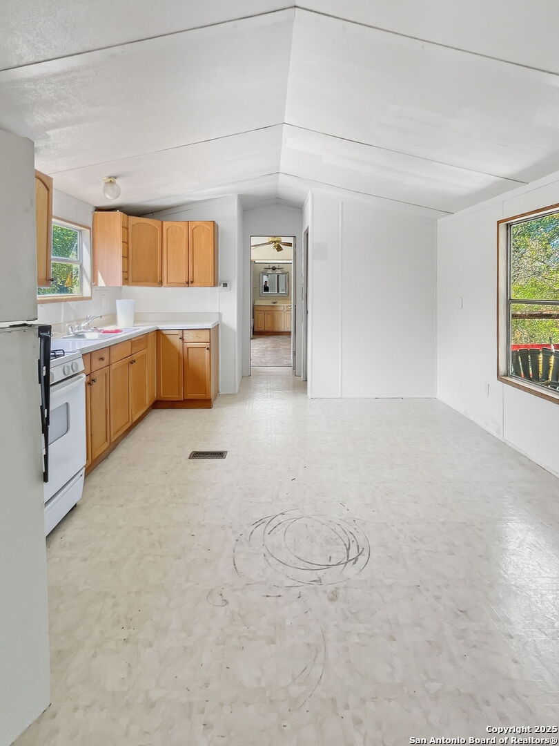 9030 Fm 1283 Lakehills TX 78063