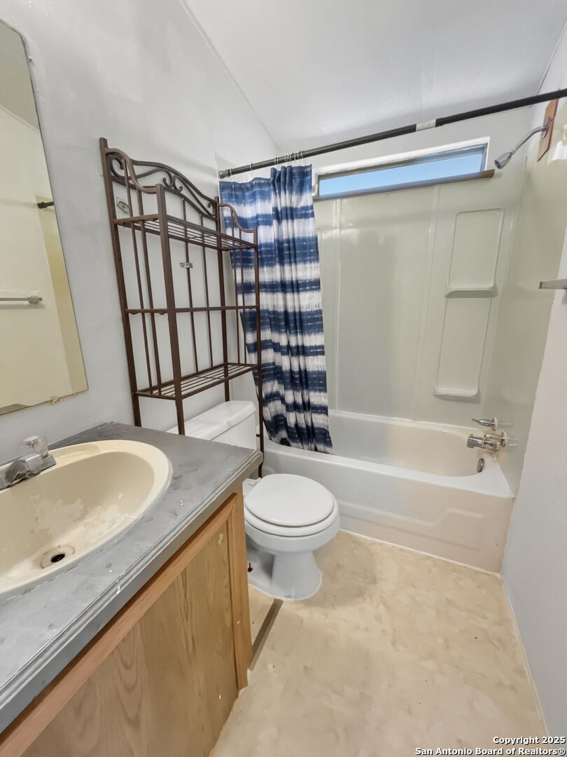 9030 Fm 1283 Lakehills TX 78063