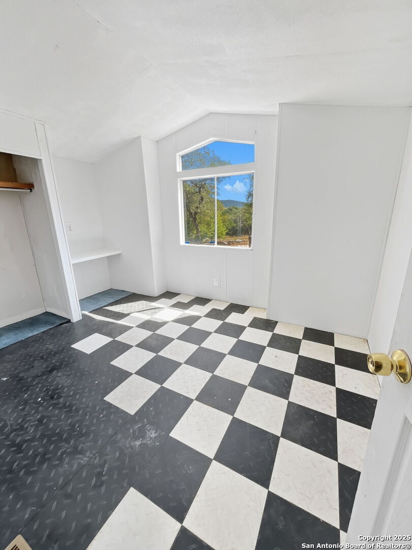 9030 Fm 1283 Lakehills TX 78063