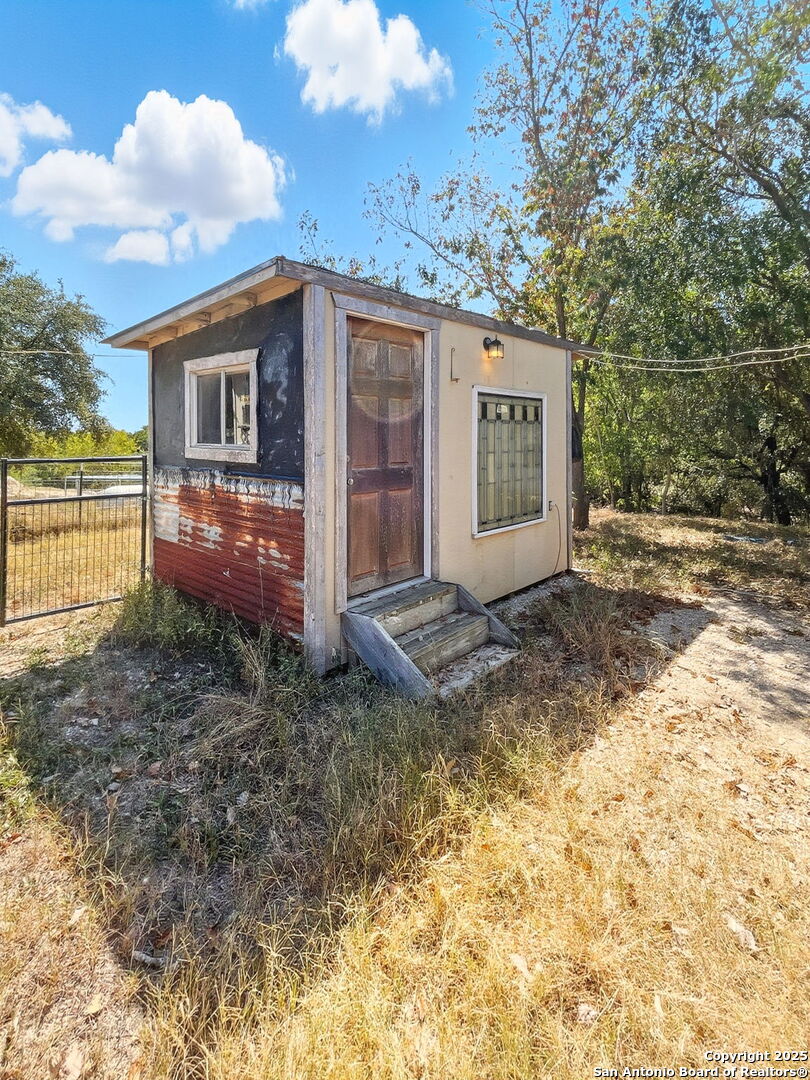 9030 Fm 1283 Lakehills TX 78063