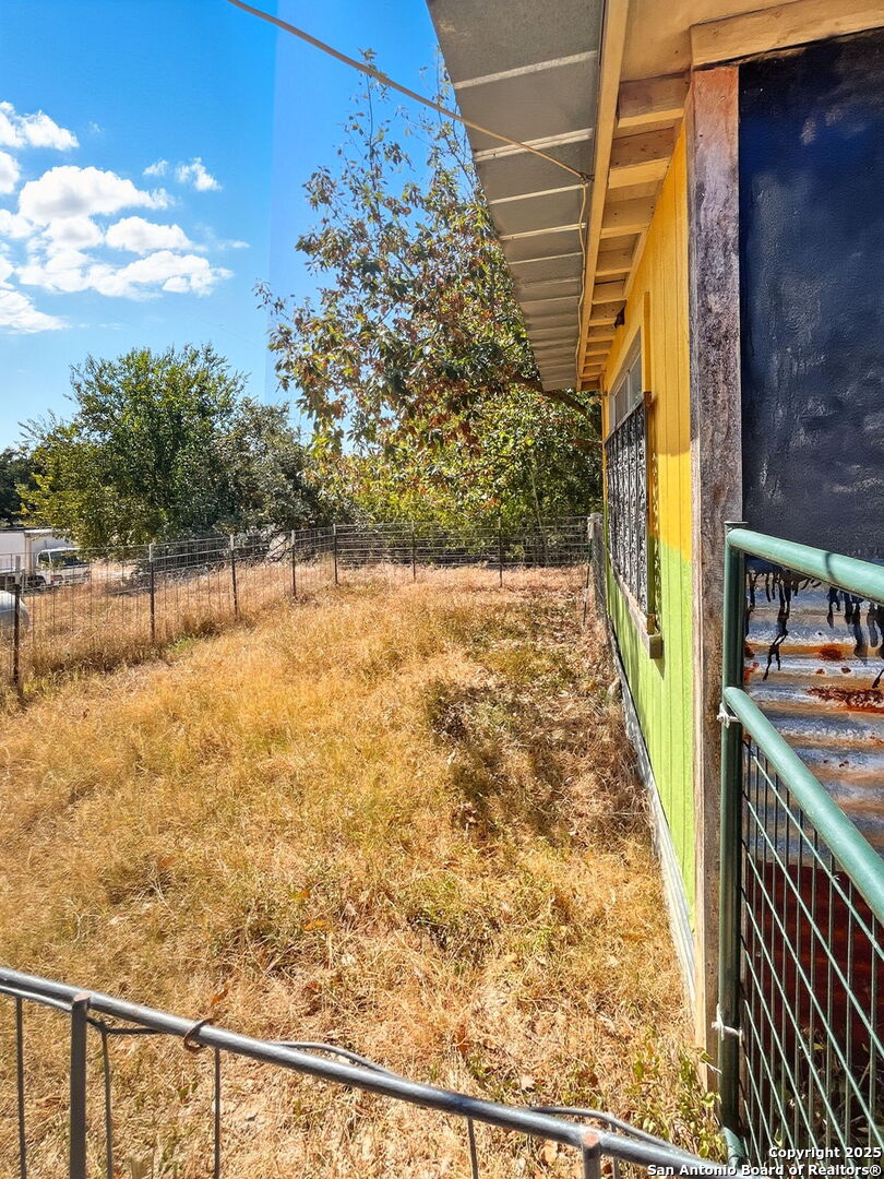 9030 Fm 1283 Lakehills TX 78063