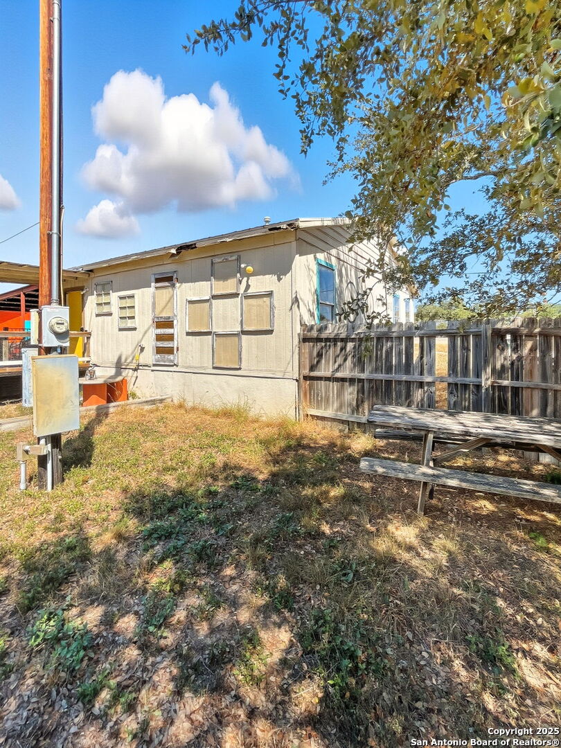 9030 Fm 1283 Lakehills TX 78063